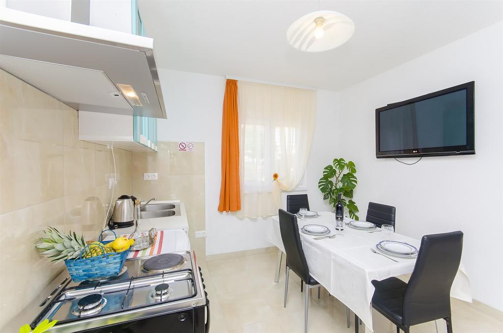 Apartments Branka Trogir Bagian luar foto