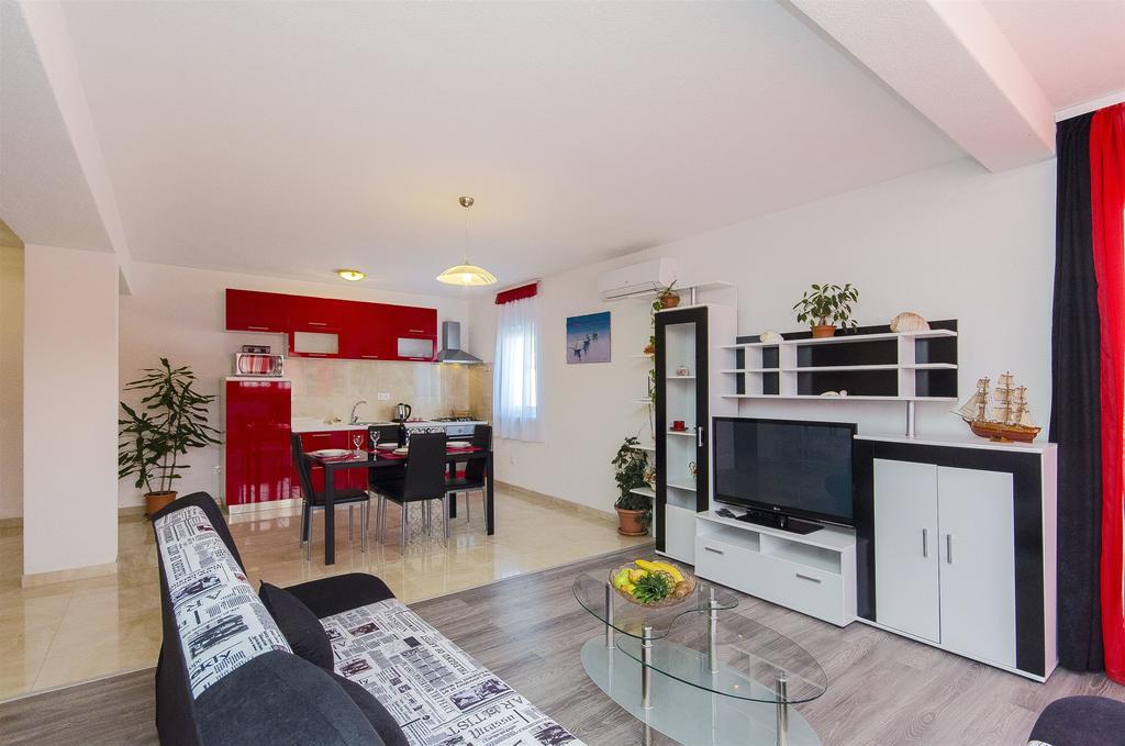 Apartments Branka Trogir Bagian luar foto