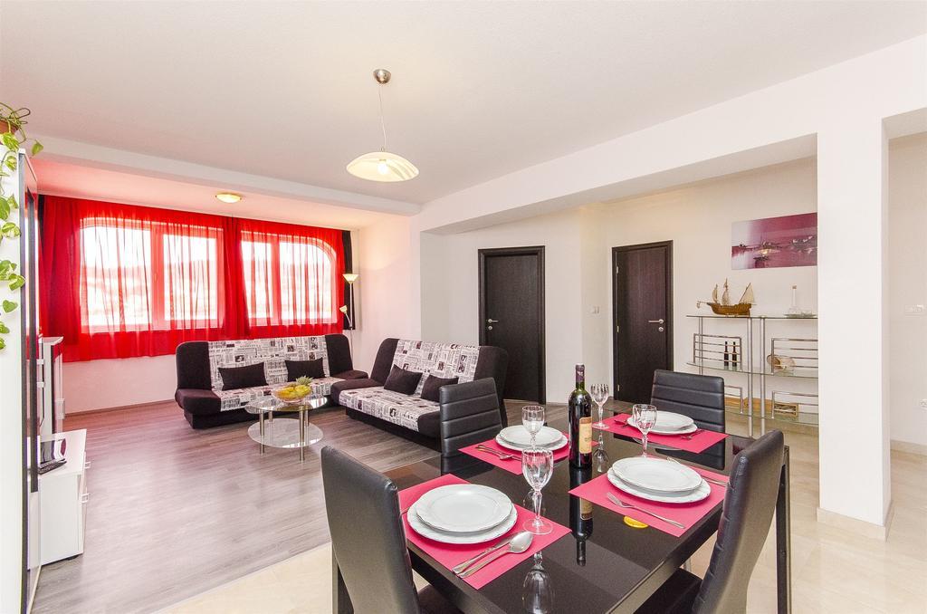 Apartments Branka Trogir Bagian luar foto